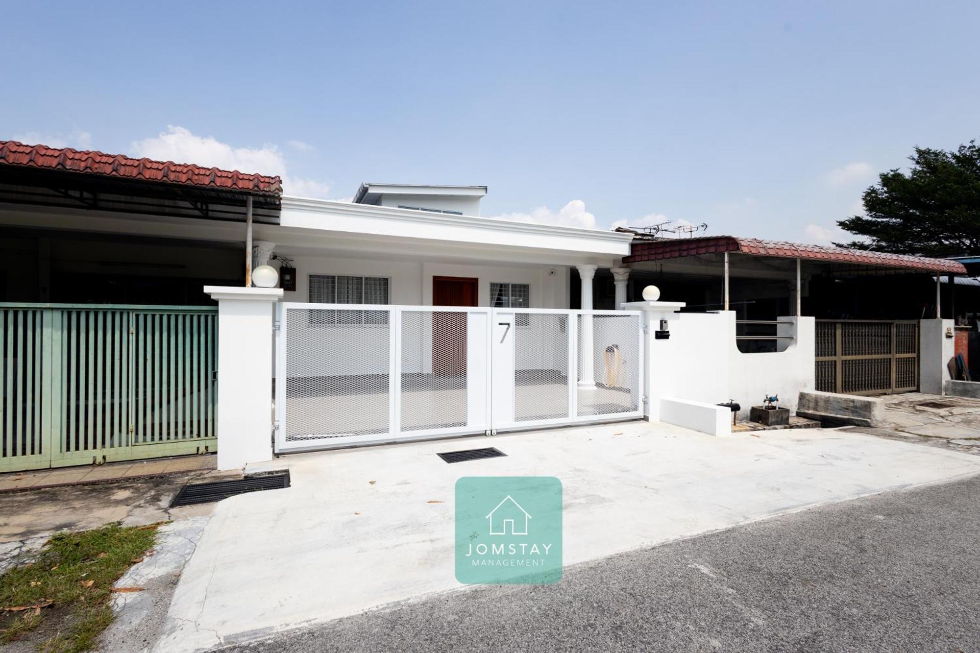 Jomstay Muji 19 & 7 Inn Ipoh Garden 8-10 Pax Bagian luar foto