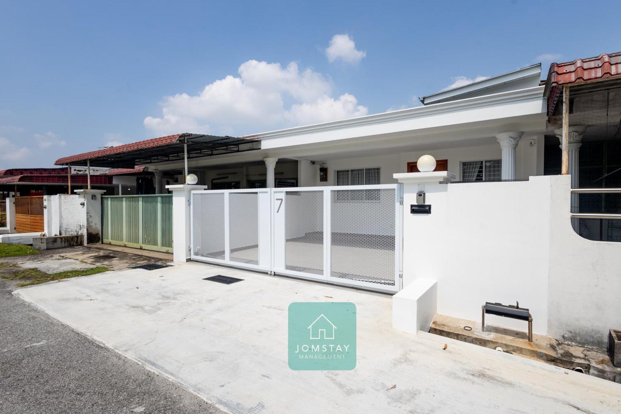 Jomstay Muji 19 & 7 Inn Ipoh Garden 8-10 Pax Bagian luar foto